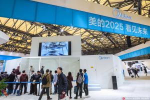 美的與庫(kù)卡更進(jìn)一步 分羹全球工業(yè)機(jī)器人四大家族