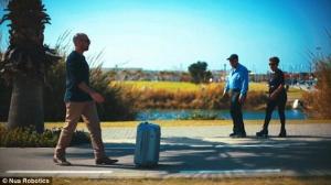 以色列公司發(fā)明機(jī)器人行李箱：可隨主人移動(dòng)