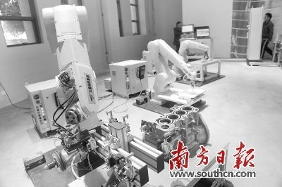 探營(yíng)大連機(jī)床創(chuàng)業(yè)孵化基地 千臺(tái)工業(yè)機(jī)器人陸續(xù)開(kāi)工