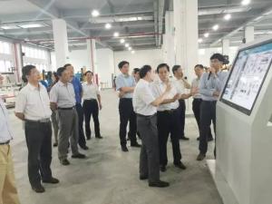 全國人大財(cái)經(jīng)委副主任尹中卿一行 來埃斯頓自動(dòng)化考察調(diào)研