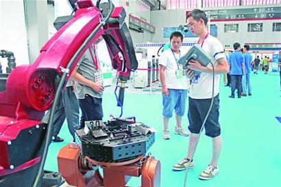 機器人焊接表現(xiàn)驚艷 即墨成世界機床領域焦點