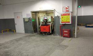 艾吉威無(wú)反射板激光自主導(dǎo)航叉車(chē)AGV已在國(guó)內(nèi)外知名企業(yè)整廠大量應(yīng)用