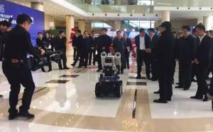 浙江省委書記夏寶龍、省長(zhǎng)車俊參觀國(guó)自智能巡檢機(jī)器人