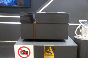 智能潮流 首臺煮飯機(jī)器人亮相AWE2017