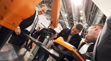 ready2_pilot: 直觀引導(dǎo) KUKA 機(jī)器人