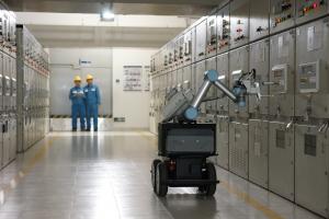 南方電網(wǎng)首個智能操作機(jī)器人投入運(yùn)行