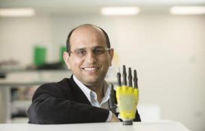 這種新型機(jī)器人皮膚能產(chǎn)生觸覺 而且比人的更靈敏