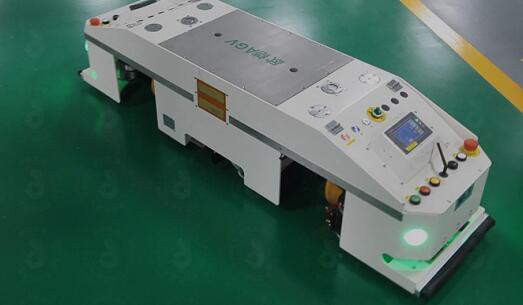 柔性生產(chǎn)線使用AGV倉儲機(jī)器人，更加人性化