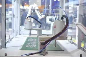 分揀機(jī)器人、自動(dòng)貼標(biāo)及料箱揀選系統(tǒng)