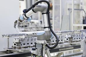 當(dāng)機(jī)器人崛起，人類或許需要爭取自己的工作配額