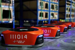 快倉：又挑又撿跑斷腿？倉庫里的機(jī)器人讓小哥站著拿貨