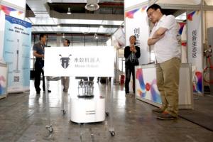 木蟻機(jī)器人“多機(jī)調(diào)度系統(tǒng)”亮相第五屆上交會(huì)