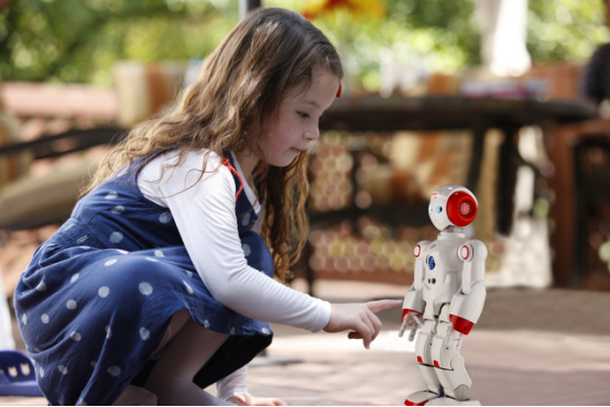 未來(lái)伙伴CEO：教育與技術(shù)的并重才能讓教育機(jī)器人企業(yè)走得更遠(yuǎn)