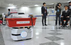 日本航空在福岡機(jī)場(chǎng)做機(jī)器人搬運(yùn)試驗(yàn) 對(duì)應(yīng)機(jī)場(chǎng)新需求提供舒適服務(wù)