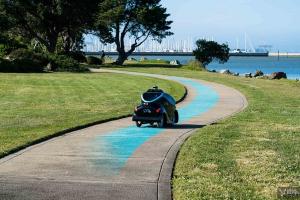 新加坡公司展出全球首款空陸雙偵查的安防機(jī)器人