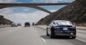 不用找車位不用倒車入庫(kù) 機(jī)器人都幫你搞定