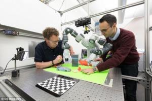 史上最敏捷機(jī)器人誕生:可迅速抓取不規(guī)則物體