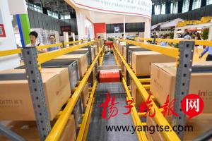 快遞機(jī)器人亮相中國(guó)物流展 代替?zhèn)鹘y(tǒng)物流建只能分揀平臺(tái)