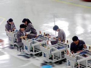 參展上海機(jī)器人展AGV開(kāi)始裝配