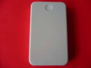 奧優(yōu)基 移動電源