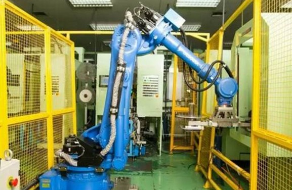 GMCC：600臺(tái)機(jī)器人上演“獨(dú)臂舞”，自動(dòng)化促“智”造提速