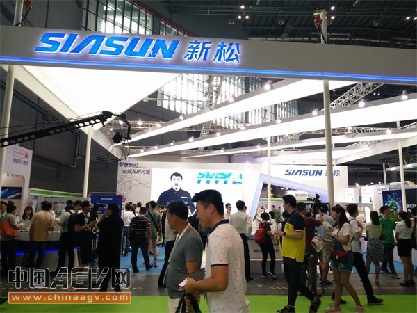 新松因需而變，推出復(fù)合型機器人展會吸睛