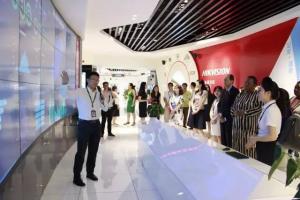 金磚國(guó)家科技創(chuàng)新部長(zhǎng)級(jí)會(huì)議代表走進(jìn)?？低?，考察科技創(chuàng)新