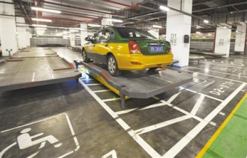 北京五棵松地下停車場 AGV機(jī)器人“自動泊車”
