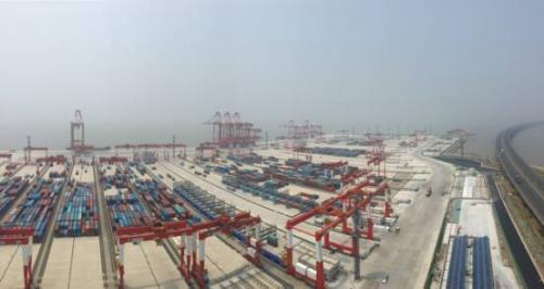 振華重工88臺(tái)AGV機(jī)器人聯(lián)合打造全球最大自動(dòng)化港口