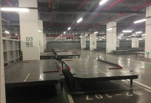 新手司機福音 北京最大停車場引入AGV停車機器人