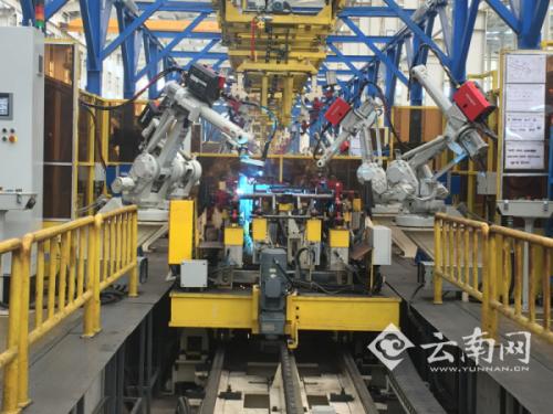 探訪大理“時駿汽車”生產(chǎn)線 德國KUKA機器人“很忙”
