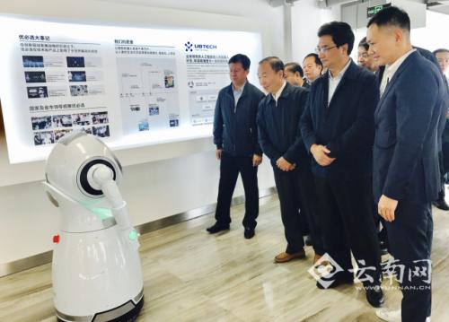 優(yōu)必選Cruzr機(jī)器人在昆明下線