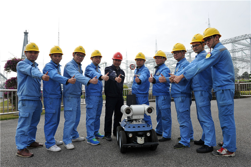 無軌智能巡檢機(jī)器人——“大眼萌”