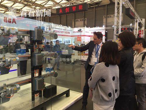 物流機(jī)器人助陣雙11 2017亞洲物流展在滬舉行