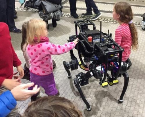 四足機器人不新鮮 新鮮的是Anymal四足機器人還會用電梯！