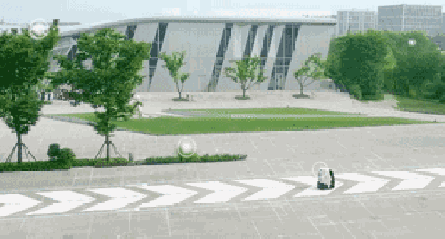 今年雙11，快遞機(jī)器人來(lái)襲，你收包裹的姿勢(shì)準(zhǔn)備好了嗎？