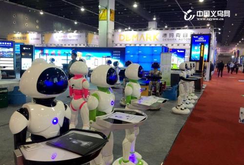 “賽賽”帶你逛展會(huì) 義烏智能導(dǎo)游服務(wù)機(jī)器人亮相智博會(huì)