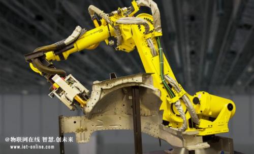 以機(jī)器人生產(chǎn)機(jī)器人—無人工廠前哨站