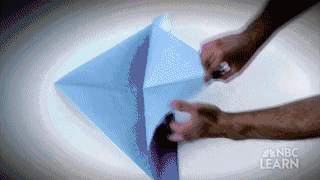 第一款折紙機器人，不僅能伸能縮，還能把人舉高高