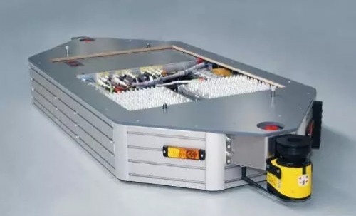 再牛的智能工廠都不能缺少AGV機器人