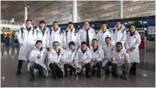 新松移動(dòng)機(jī)器人炫舞“北京八分鐘”