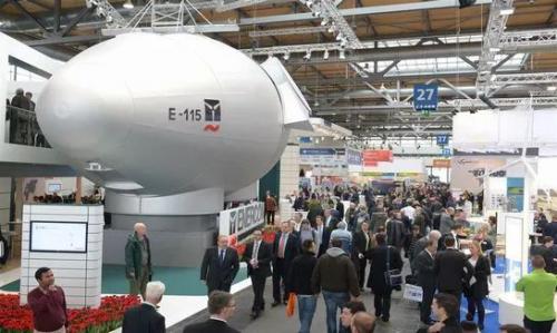 嘉騰：“蜂”不可擋 尋找德國漢諾威上的型男機器人