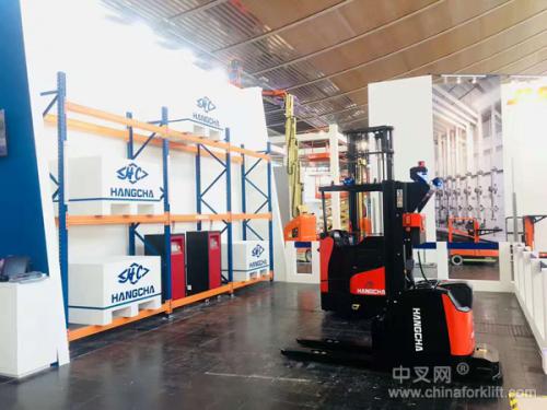 泰坦智能動(dòng)力AGV充電系統(tǒng)現(xiàn)身德國(guó)CeMAT