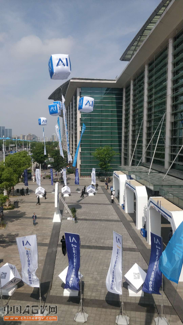 擁抱AI新時(shí)代——2018全球人工智能產(chǎn)品應(yīng)用博覽會(huì)今日開(kāi)幕
