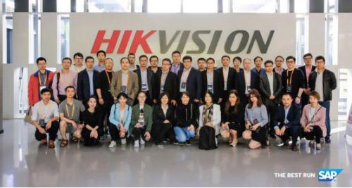聯(lián)合創(chuàng)新 讓AI觸手可及！ SAP攜客戶(hù)走進(jìn)海康威視 共謀中國(guó)高科技未來(lái)