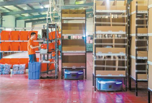 機(jī)器人助力汕頭物流企業(yè) 揀選準(zhǔn)確率達(dá)99.99%