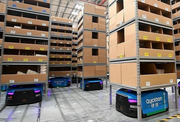 進(jìn)擊的倉(cāng)儲(chǔ)機(jī)器人