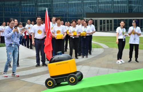 “無人軍團(tuán)”現(xiàn)身蘇寧誓師會(huì) 智慧物流備戰(zhàn)618