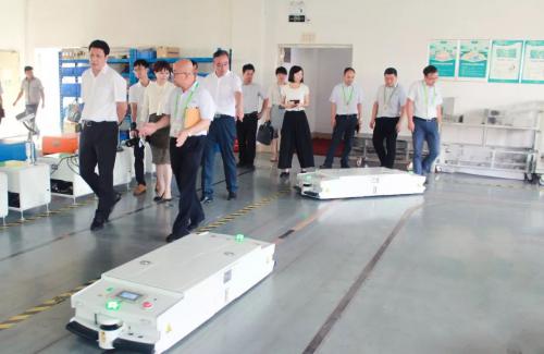 深圳市龍華區(qū)領(lǐng)導蒞臨佳順智能參觀考察