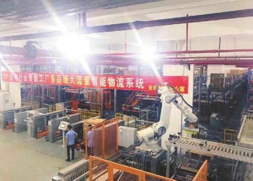 這座工廠很“聰明” 機器人忙工人“閑”